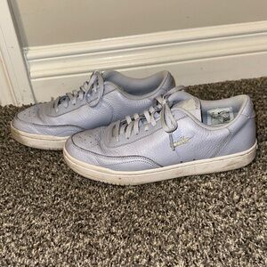 Nike Sneakers in Light Purple